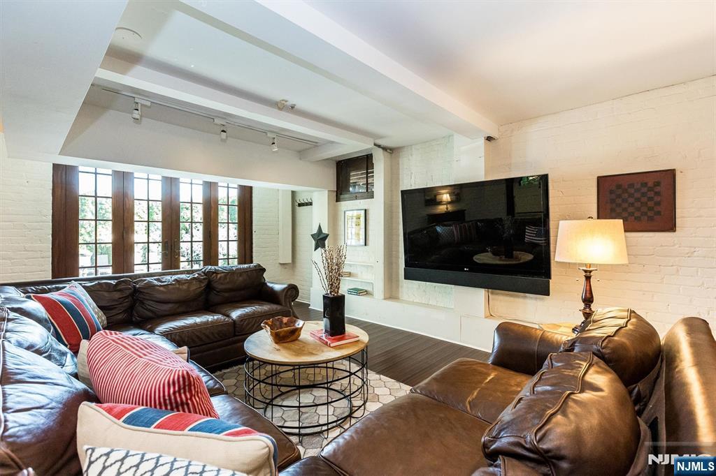 69 Forest Avenue — photo 29