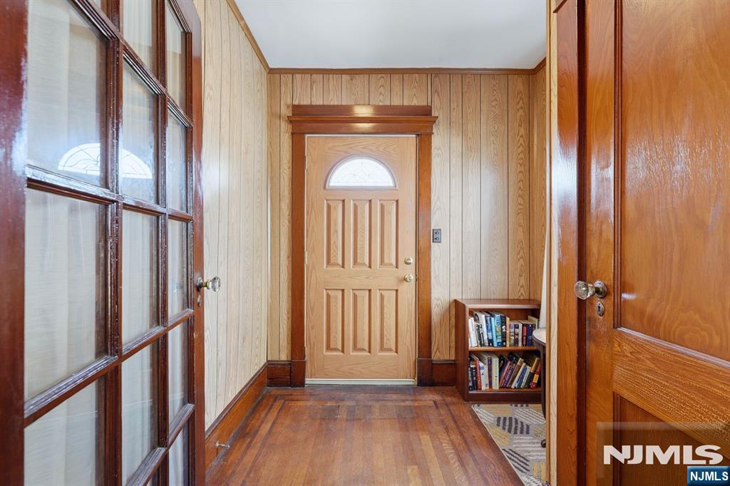 279 Farrant Terrace - Photo 3