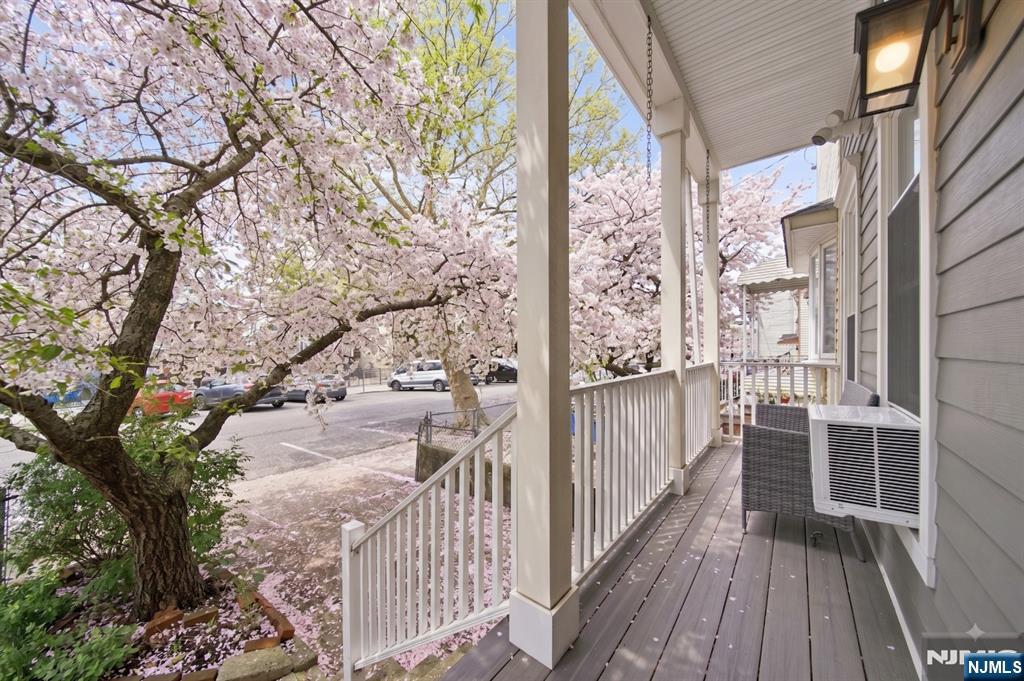 22 Laidlaw Avenue - Photo 1