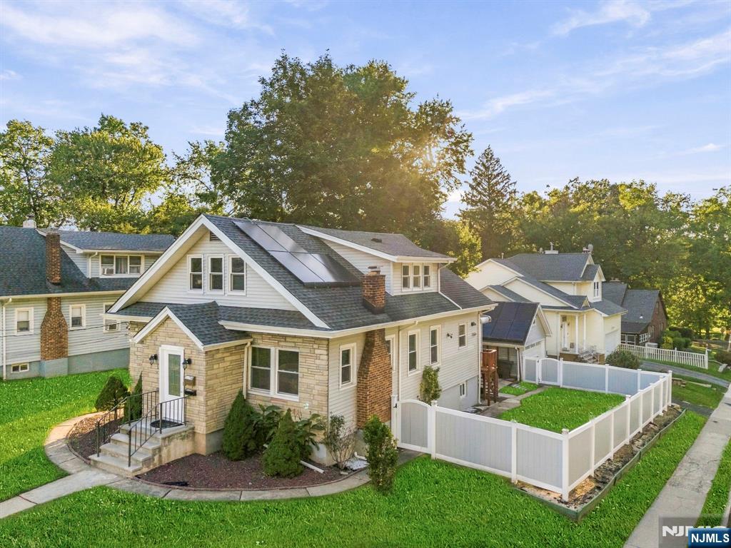 Photo 2 of Single family home for sale at 1176 Julia St, Teaneck, NJ 07666 | MLS# 26034832 | Listing updated on 2026-09-17