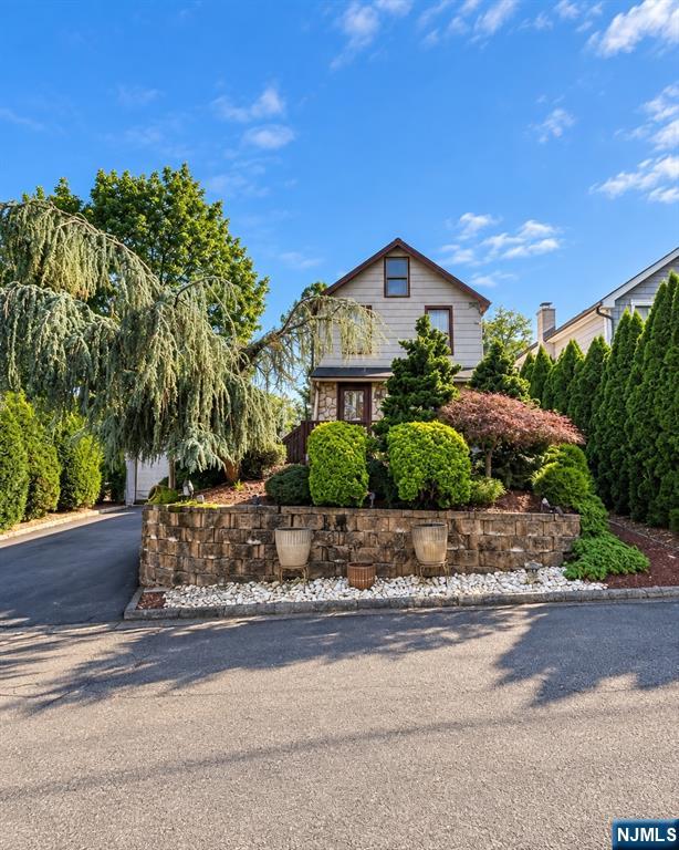 Photo 1 of Single family home for sale at 4 Montville Ave, Montville Township, NJ 07045 | MLS# 26034835 | Listing updated on 2026-09-17