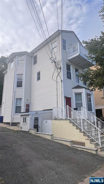 82 Edgewater Place 1 - Photo 2