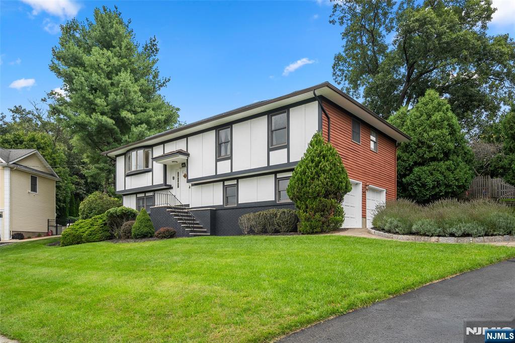 141 Hiawatha Boulevard - Photo 1