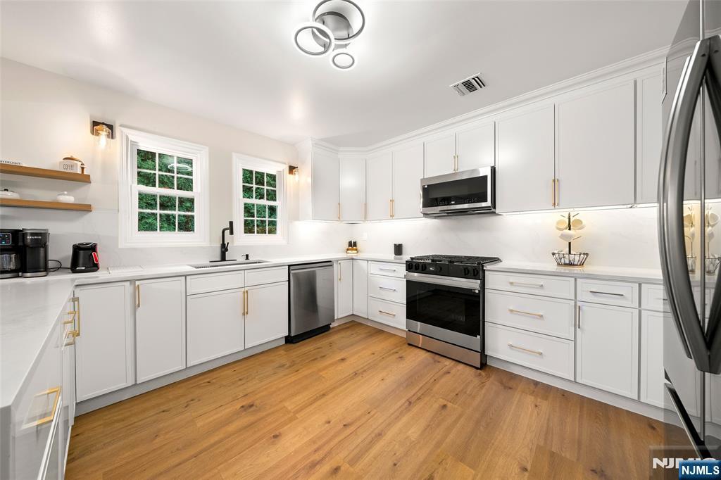 141 Hiawatha Boulevard - Photo 4
