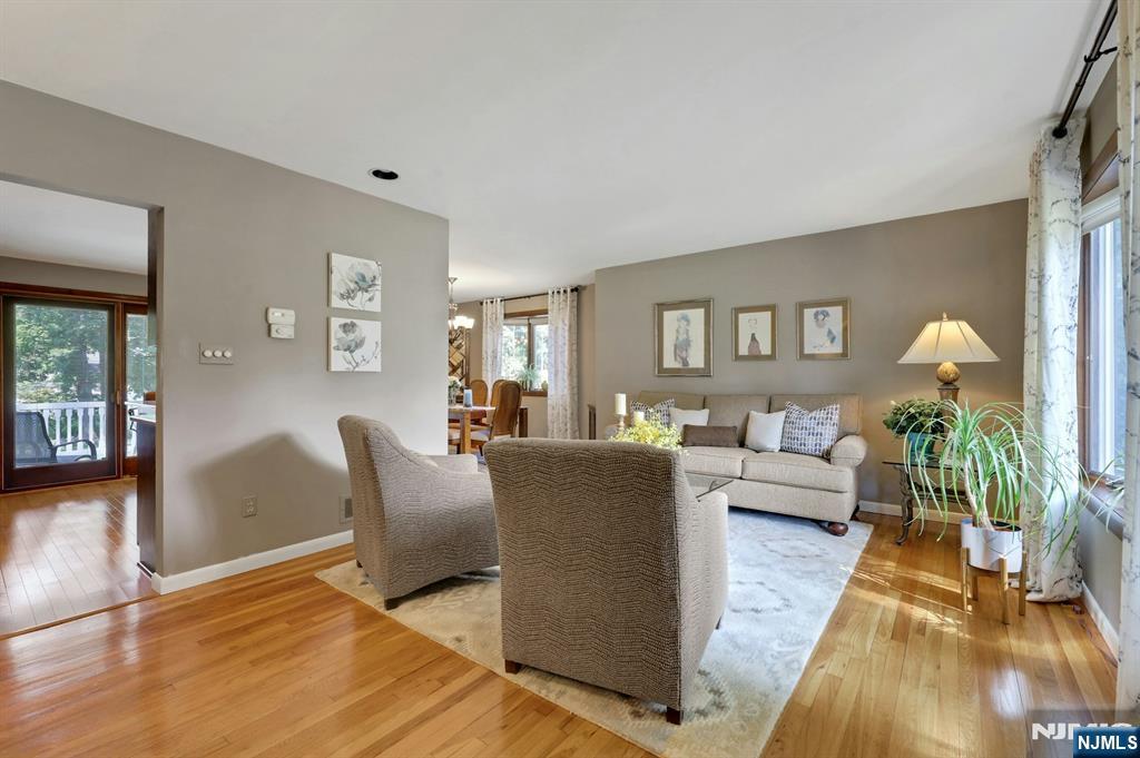 Photo 3 of Single family home for sale at 27 Mary Ln, Waldwick, NJ 07463 | MLS# 26034875 | Listing updated on 2026-09-18