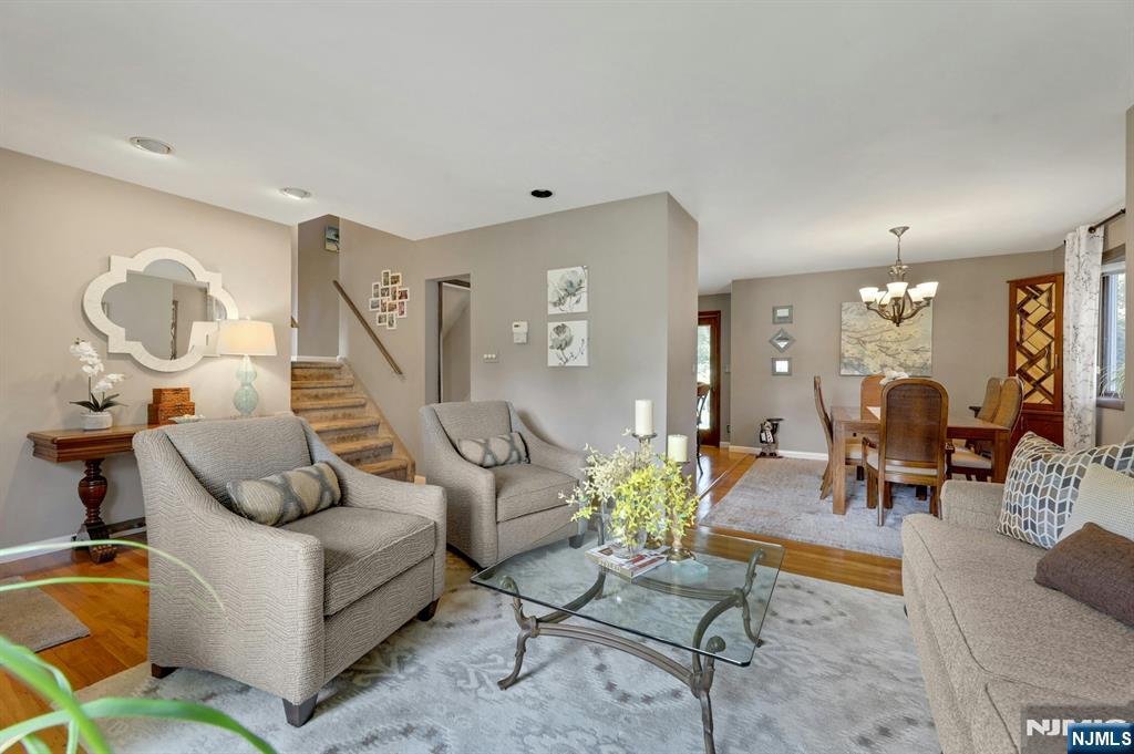 Photo 4 of Single family home for sale at 27 Mary Ln, Waldwick, NJ 07463 | MLS# 26034875 | Listing updated on 2026-09-18
