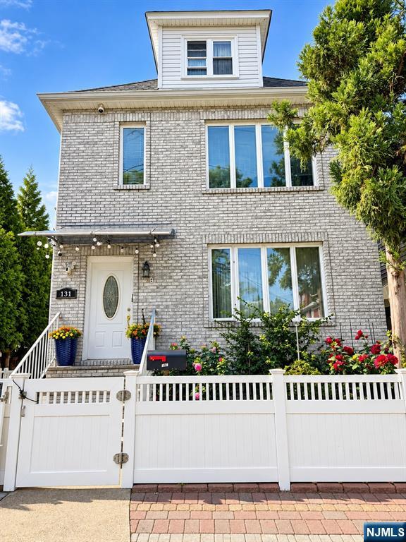 131 Ray Street - Photo 1