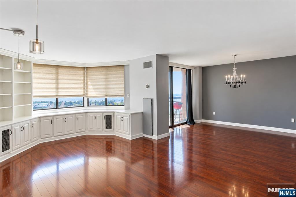 1328 Harmon Cove Tower - Photo 2