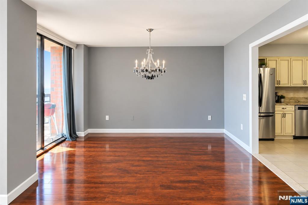 1328 Harmon Cove Tower - Photo 4