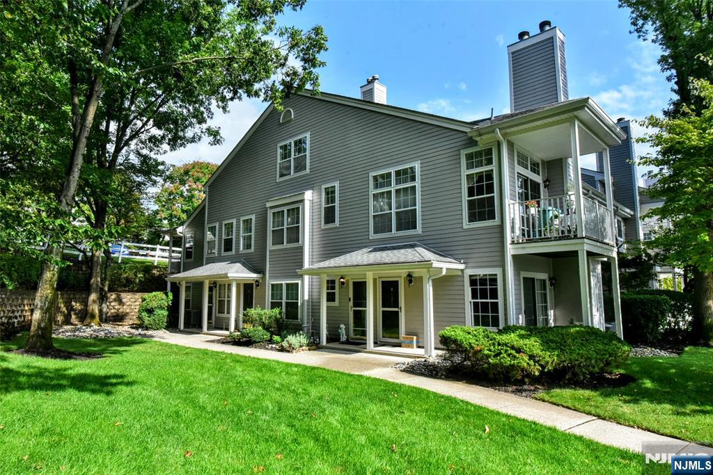 1098 Devon Court 1098 - Photo 1