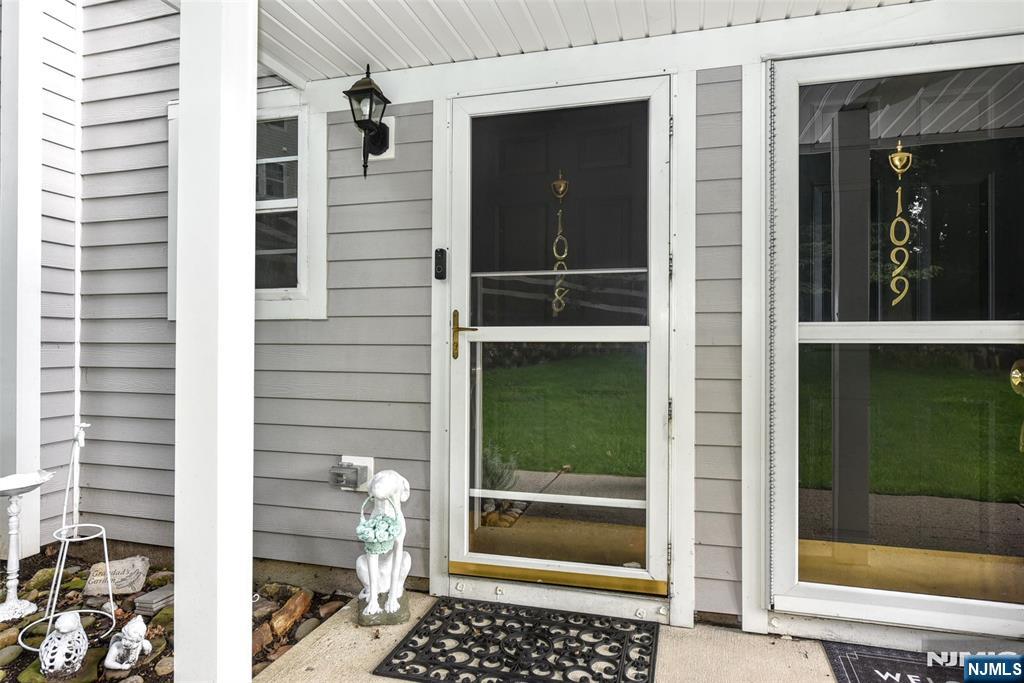 1098 Devon Court 1098 - Photo 3