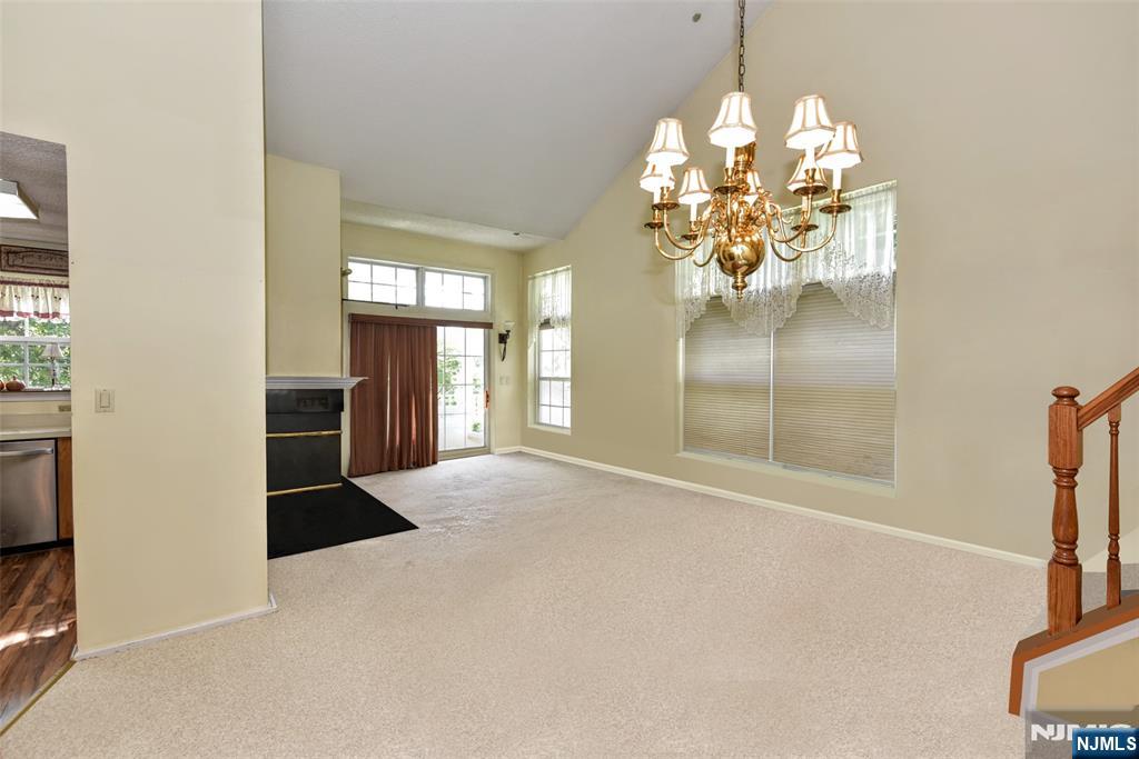 1098 Devon Court 1098 - Photo 5