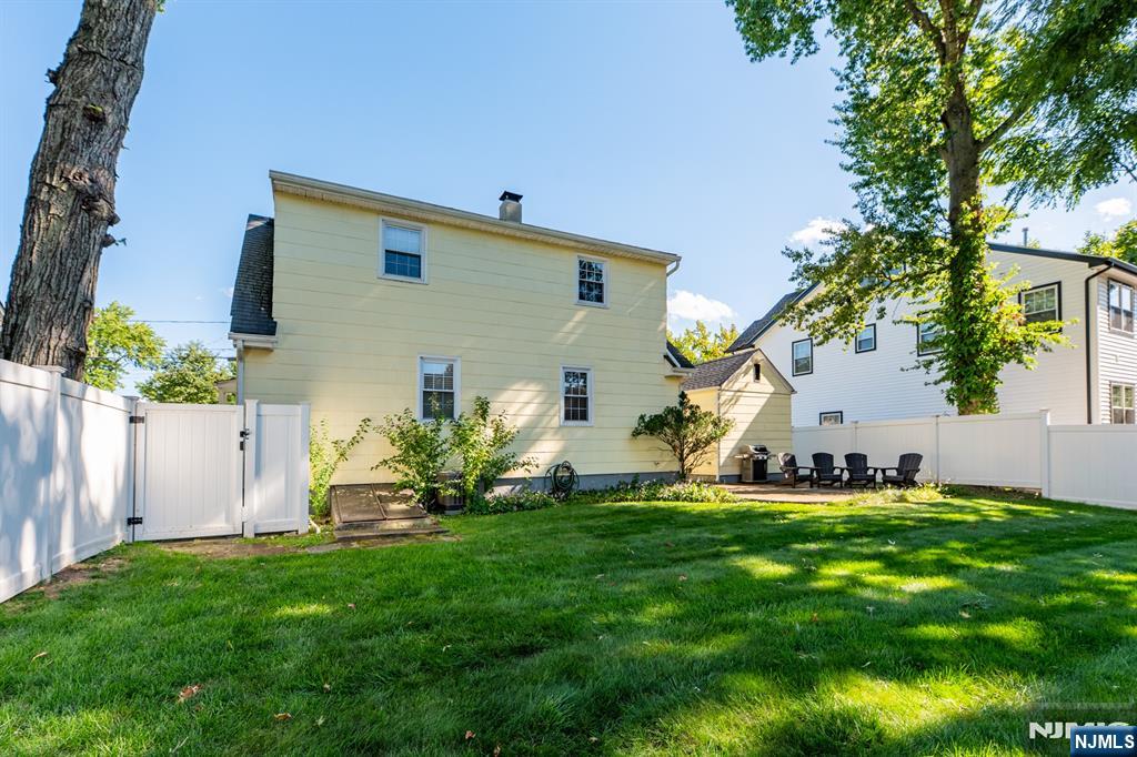 2375 Whittier Avenue - Photo 2