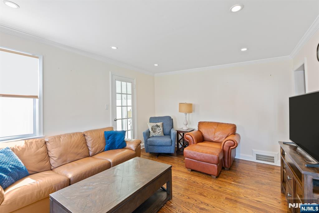 2375 Whittier Avenue - Photo 5