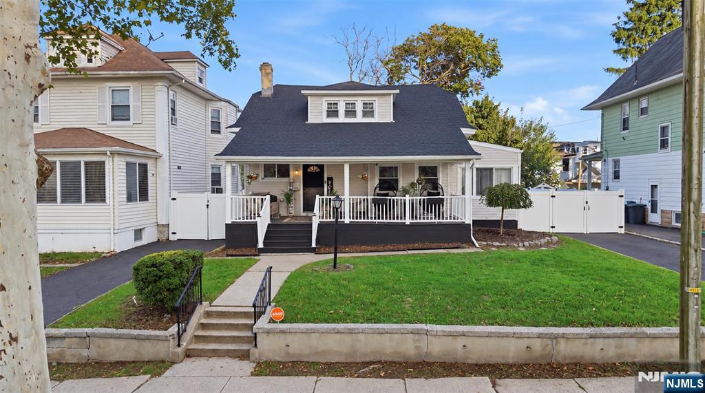 Photo 3 of Single family home for sale at 28 Boyden St, East Orange, NJ 07017 | MLS# 26034938 | Listing updated on 2026-09-20