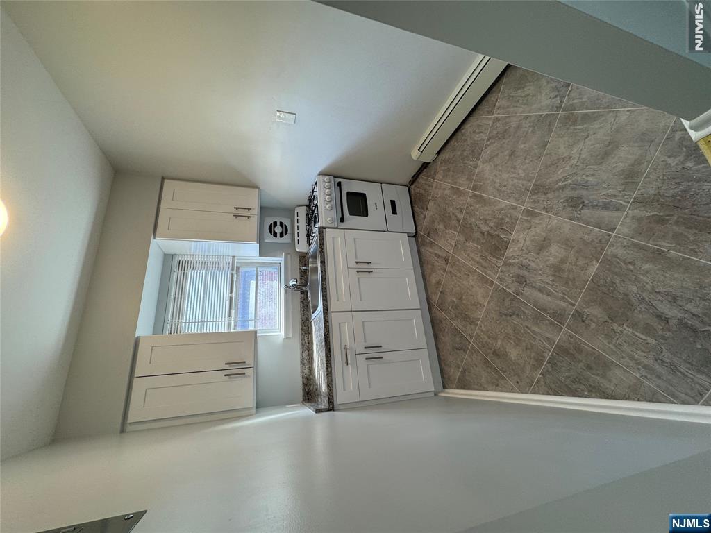 325 Essex Street E - Photo 5