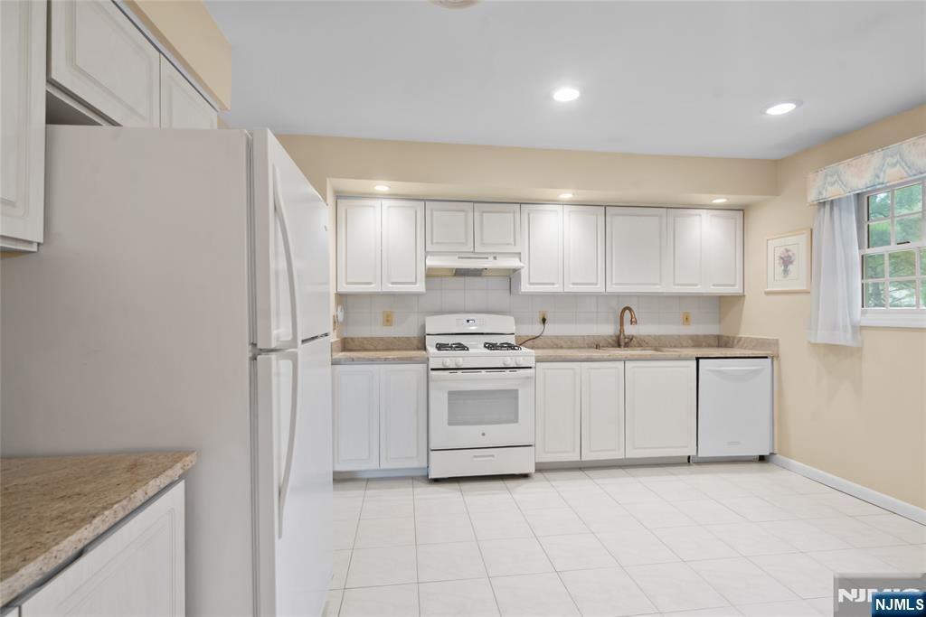 2 Tanglewood Drive - Photo 5