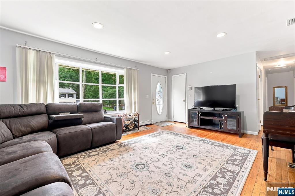 Photo 3 of House for sale at 76 Page Dr, Oakland, NJ 07436 | MLS# 26034952 | Listing updated on 2026-09-16