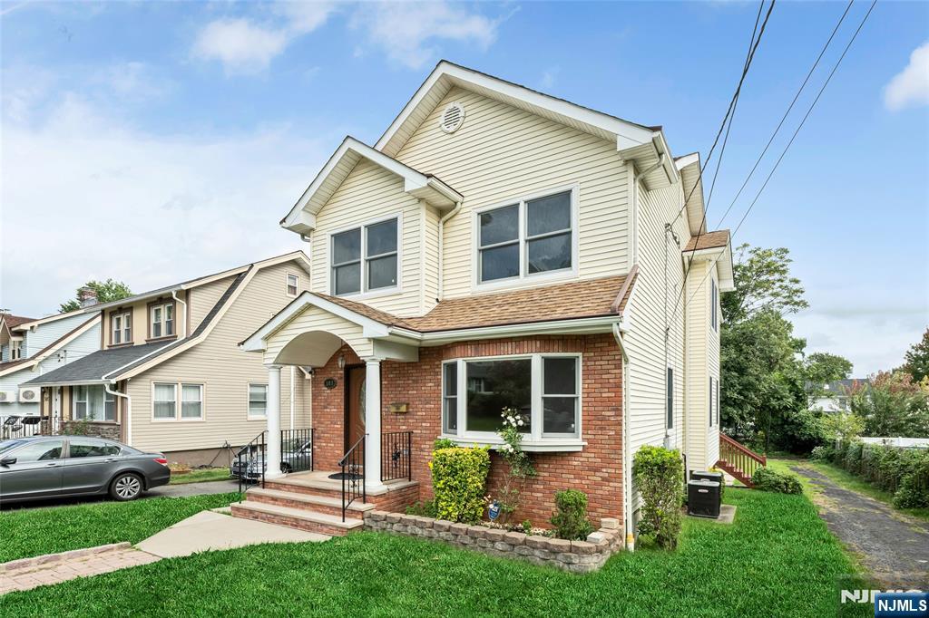 303 Hickory Street - Photo 2