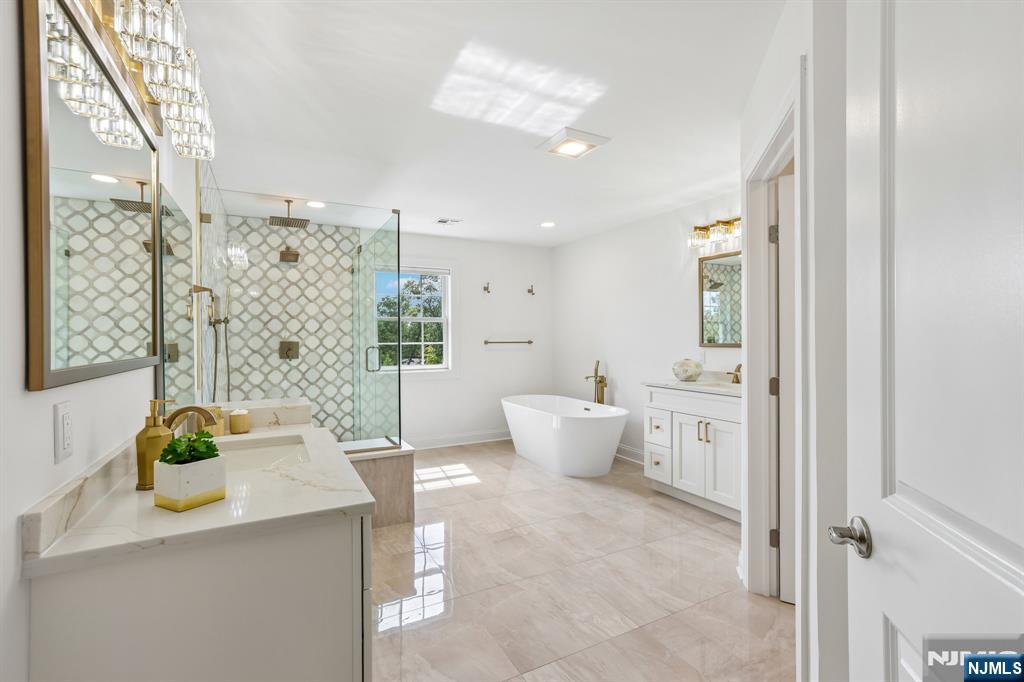 10 Massola Drive — photo 22