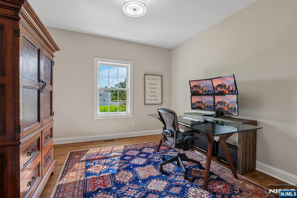 10 Massola Drive — photo 33