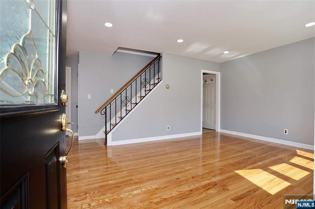 28-19 Warren Road - Photo 5