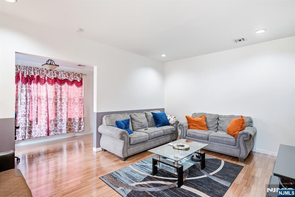 10 Lentz Place - Photo 2