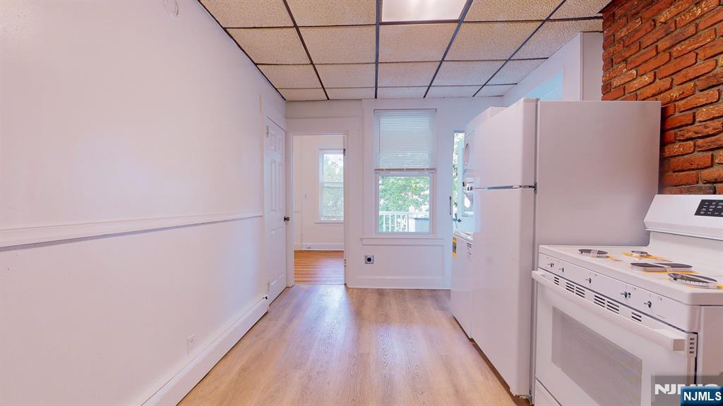 518 Forest Street 5 - Photo 4