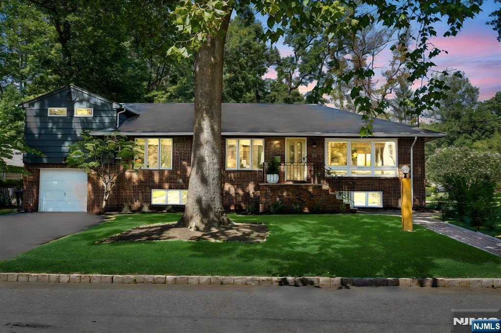 50 Sherman Avenue - Photo 2