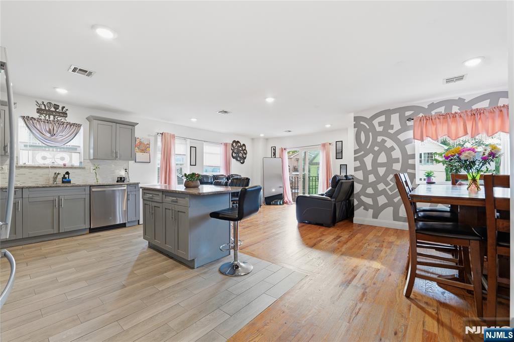 28 Hanford Street - Photo 2