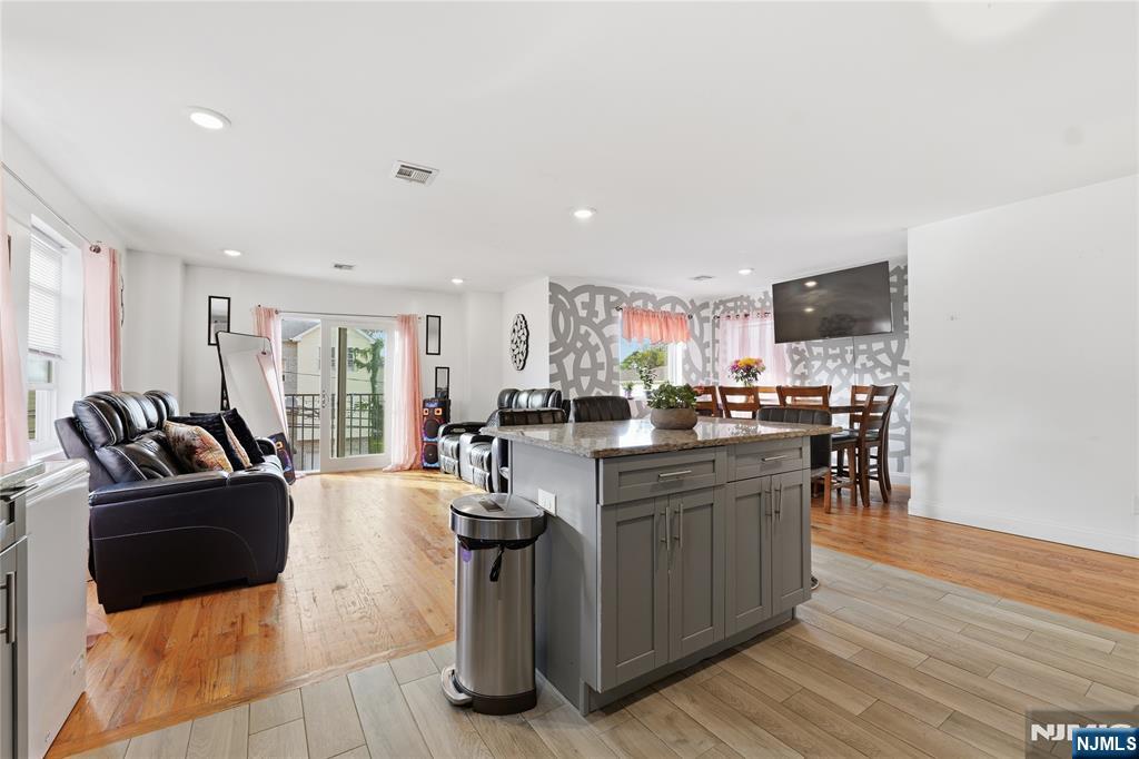 28 Hanford Street - Photo 4