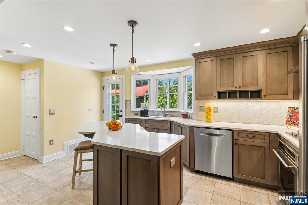 Photo 2 of Single family home for sale at 139 Forest Ave, West Caldwell, NJ 07006 | MLS# 26034994 | Listing updated on 2026-09-21