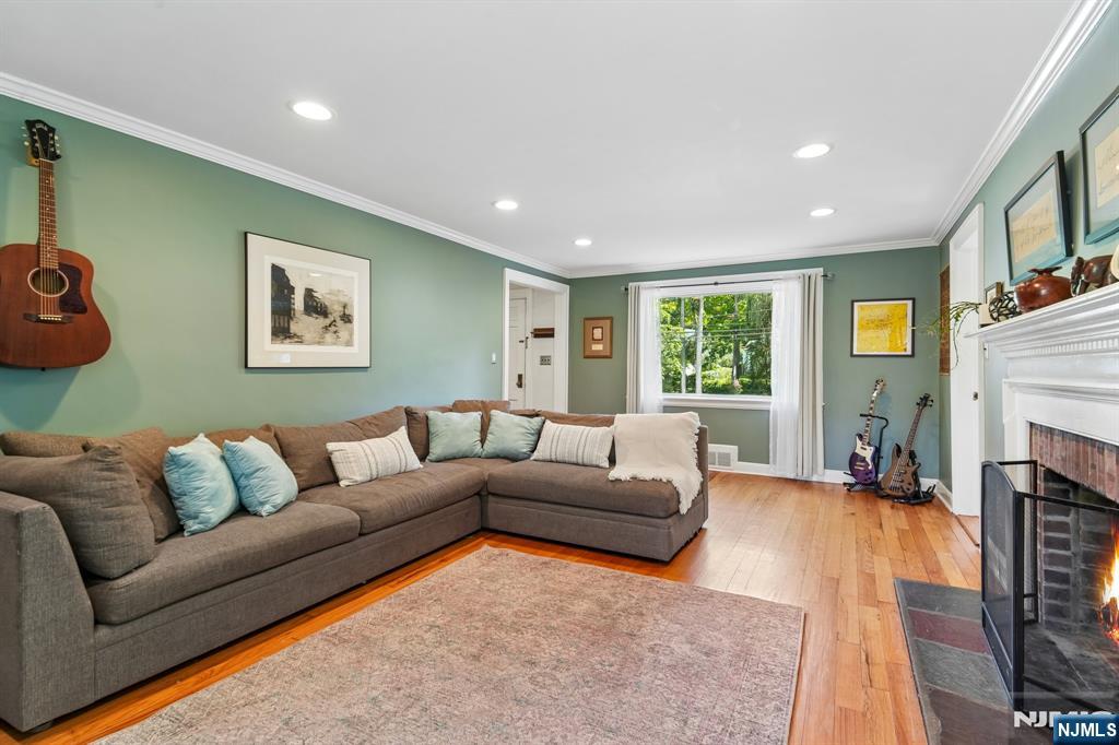 Photo 4 of Single family home for sale at 139 Forest Ave, West Caldwell, NJ 07006 | MLS# 26034994 | Listing updated on 2026-09-20