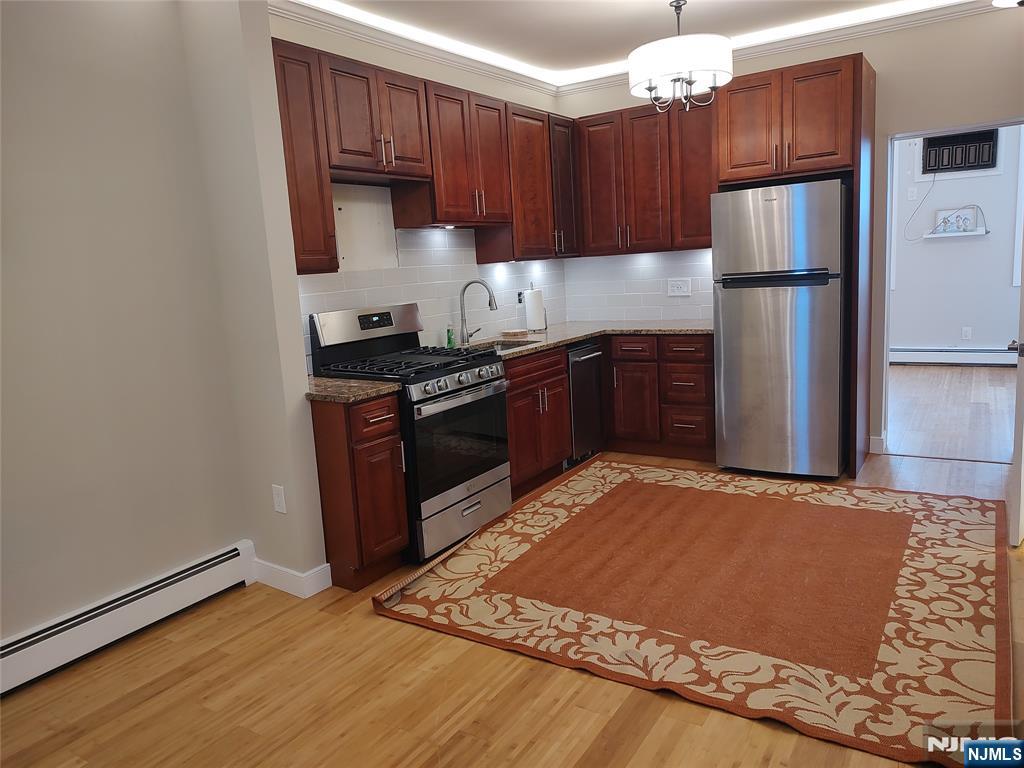 169 Malcolm Avenue 2L - Photo 2