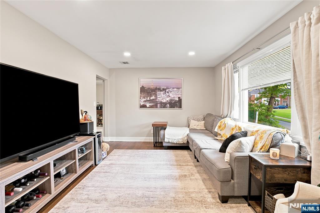 212 Hancox Avenue - Photo 2