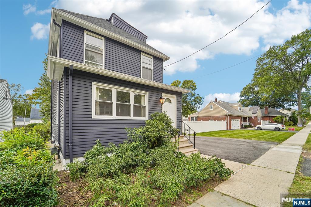 Photo 2 of Single family home for sale at 526 Faitoute Ave, Roselle Park, NJ 07204 | MLS# 26035009 | Listing updated on 2026-09-29