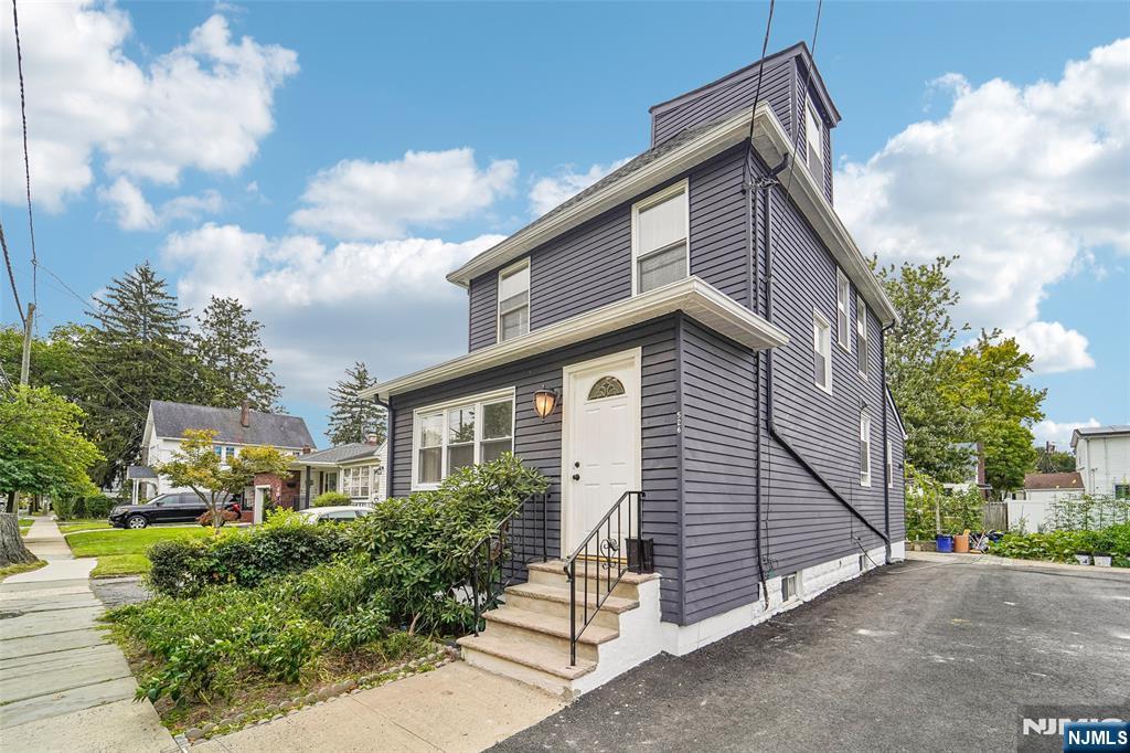 Photo 3 of Single family home for sale at 526 Faitoute Ave, Roselle Park, NJ 07204 | MLS# 26035009 | Listing updated on 2026-09-29