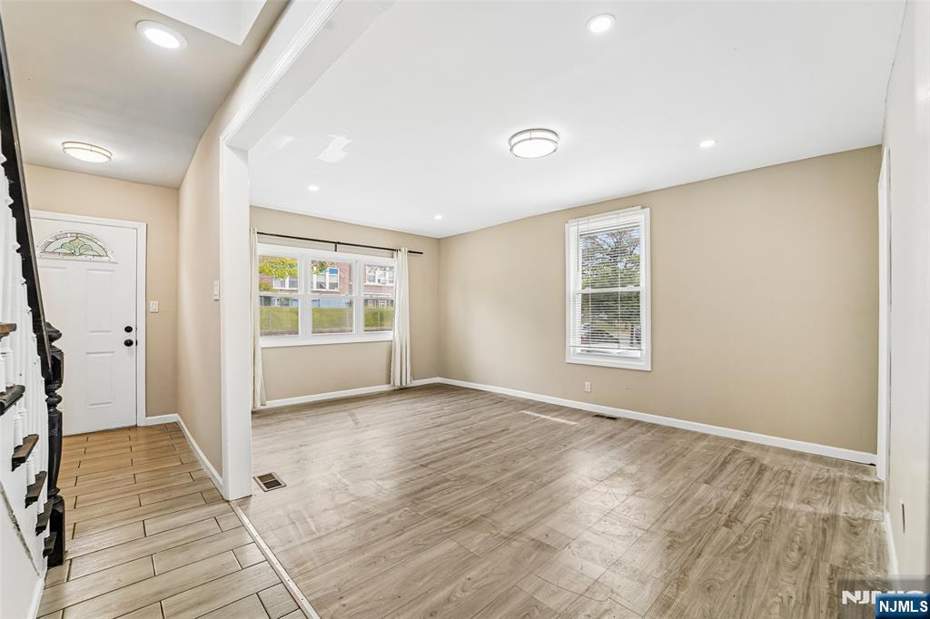 Photo 4 of Single family home for sale at 526 Faitoute Ave, Roselle Park, NJ 07204 | MLS# 26035009 | Listing updated on 2026-09-29