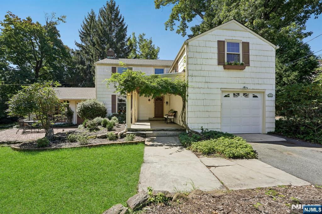 1 Seneca Place - Photo 1