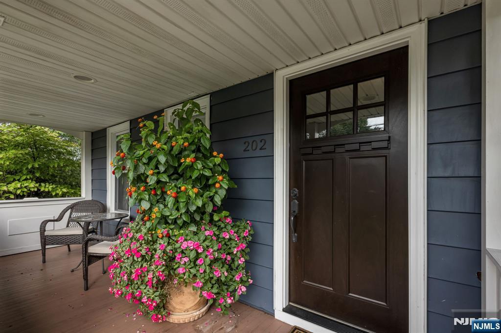 Photo 2 of Single family home for sale at 202 Prospect St, Midland Park, NJ 07432 | MLS# 26035021 | Listing updated on 2026-09-18
