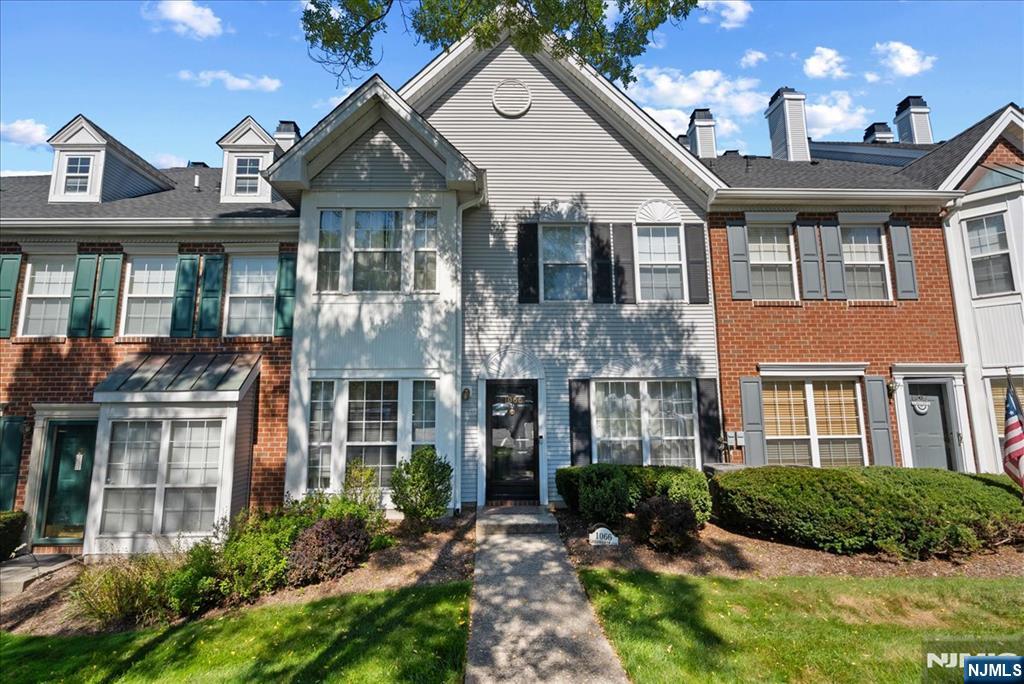 1066 Chedworth Circle - Photo 1