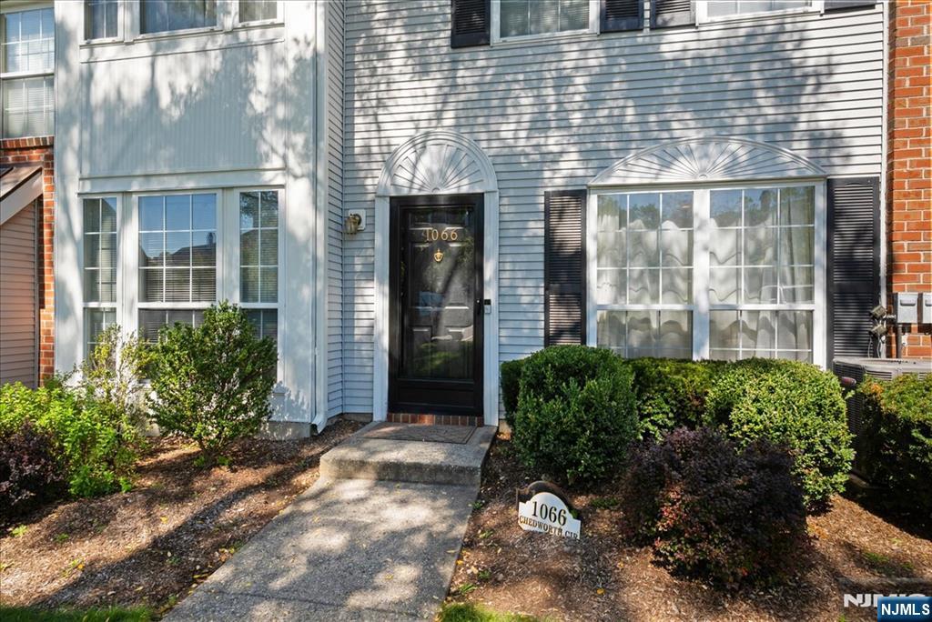 1066 Chedworth Circle - Photo 2