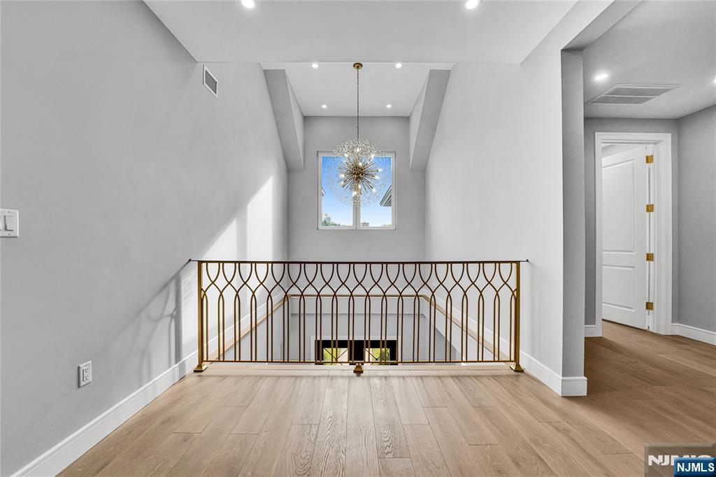 4 Crescent Court — photo 36