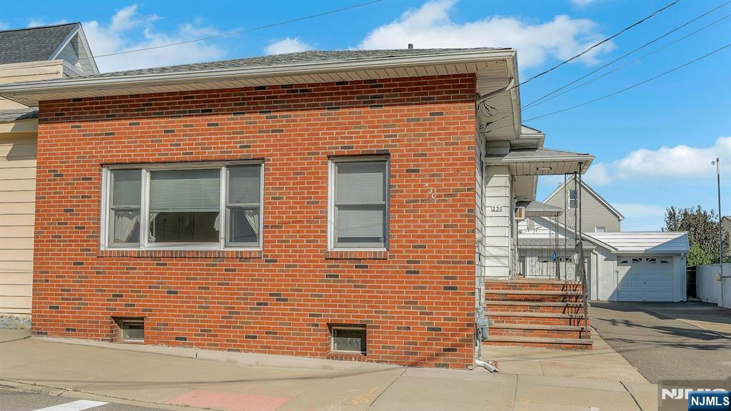 230 Lincoln Place - Photo 2