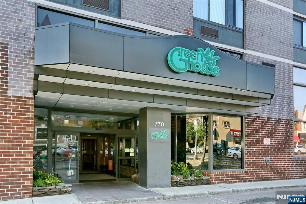 770 Anderson Avenue 18K - Photo 2