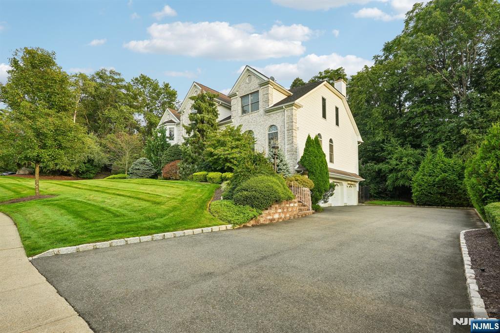 Photo 3 of Single family home for sale at 16 Apple Ln, Wayne, NJ 07470 | MLS# 26035059 | Listing updated on 2026-09-19
