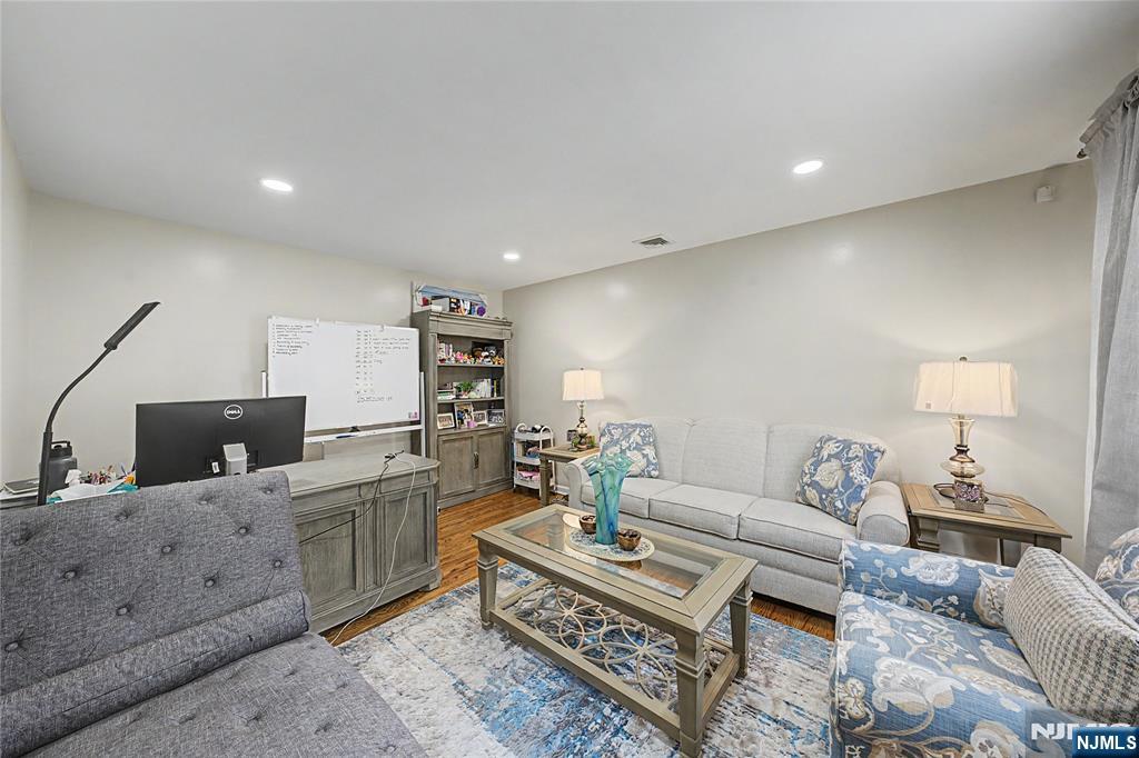 631 Oak Avenue - Photo 5