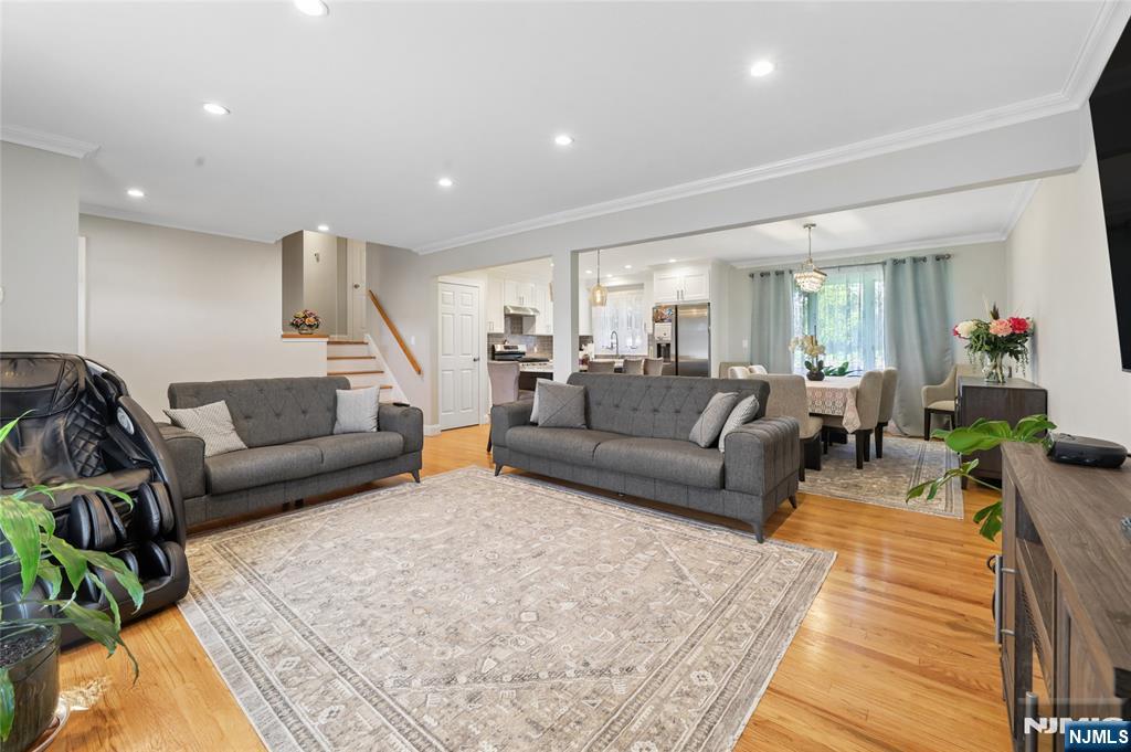 Photo 3 of Single family home for sale at 5 Viewpoint Rd, Wayne, NJ 07470 | MLS# 26035075 | Listing updated on 2026-09-19