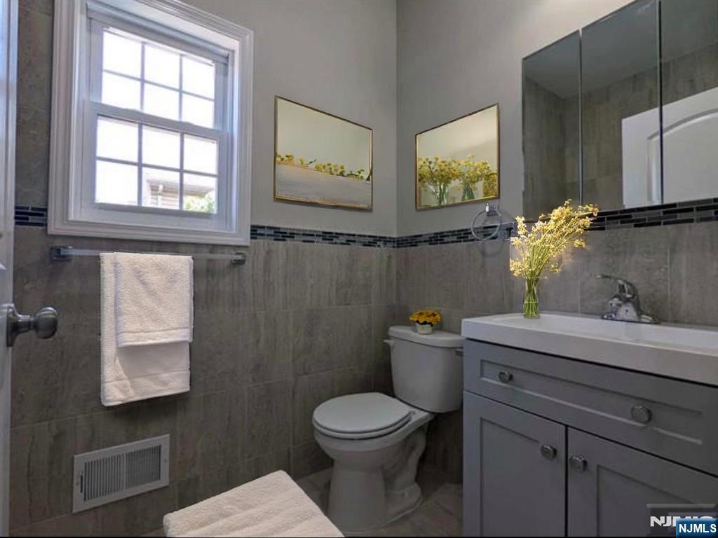 16 Reynolds Avenue 2 - Photo 4