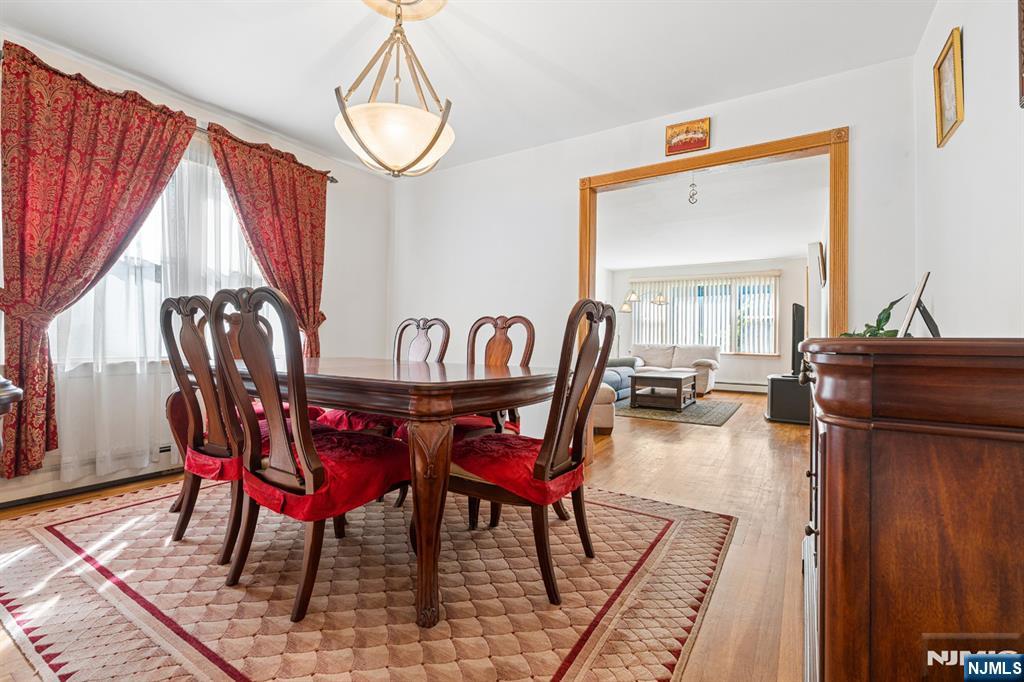 202 E 11th Street - Photo 5